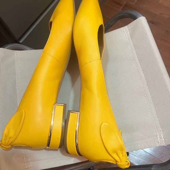Talbots Bright Yellow Women's Flats - Picture 2 of 6